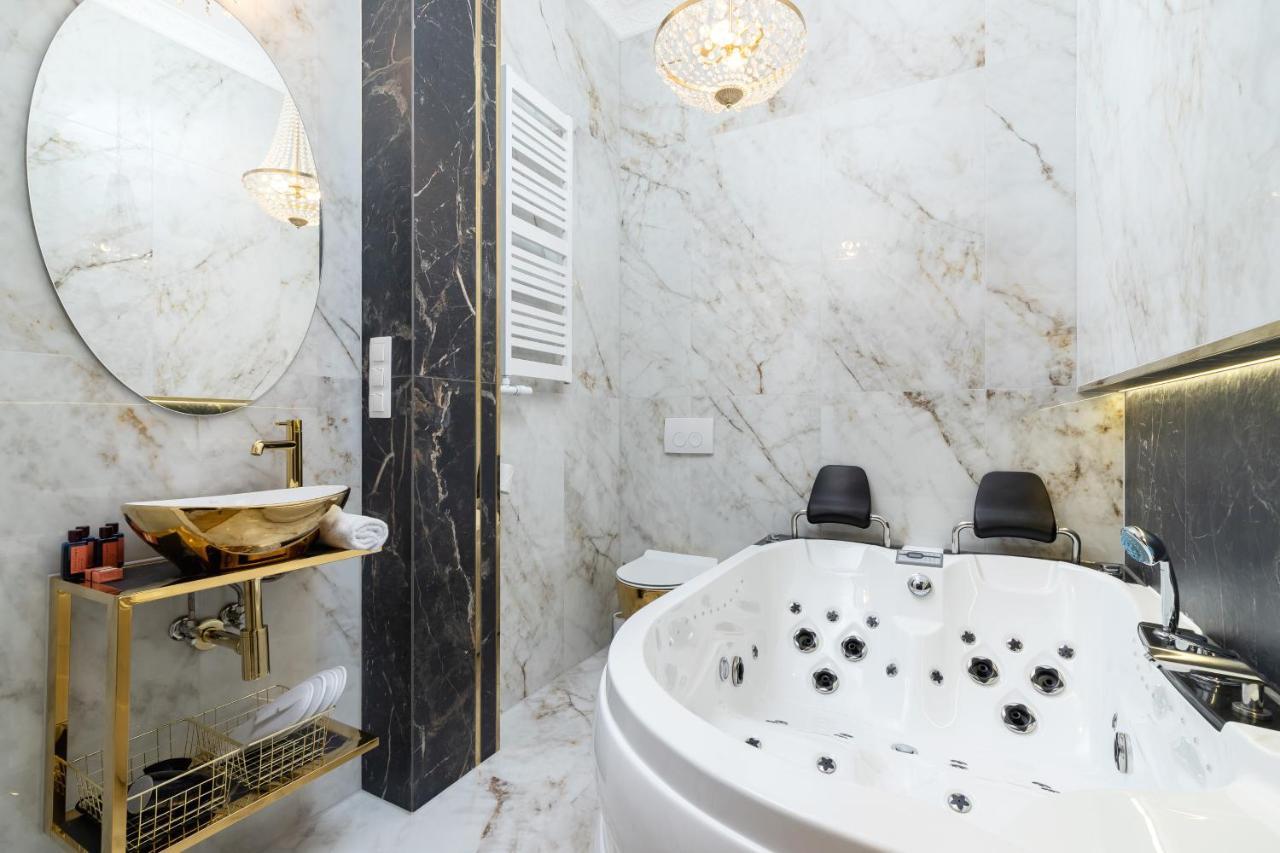 Kazimierz Studio With Jacuzzi By Renters Prestige คราคูฟ ภายนอก รูปภาพ