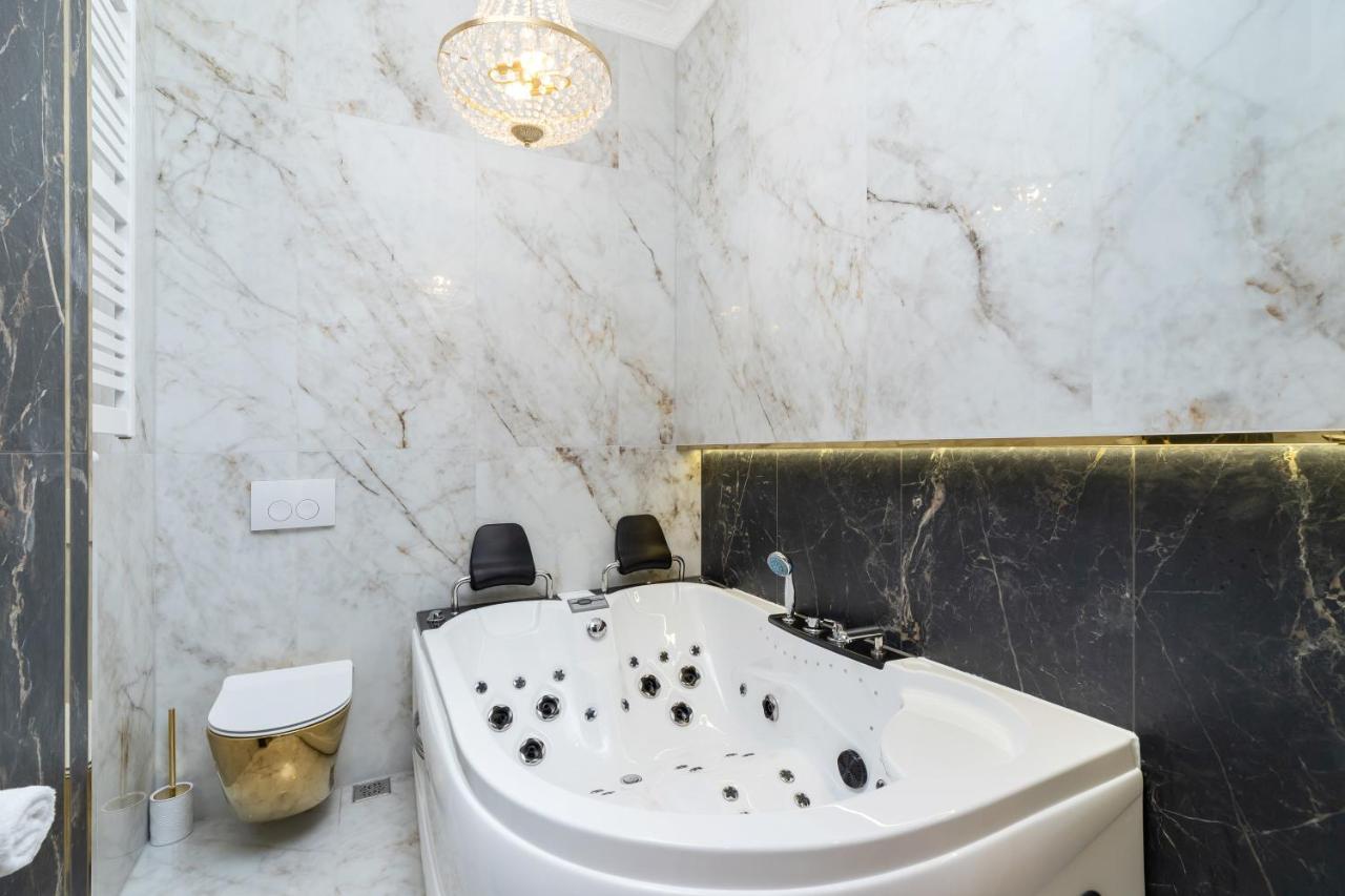 Kazimierz Studio With Jacuzzi By Renters Prestige คราคูฟ ภายนอก รูปภาพ
